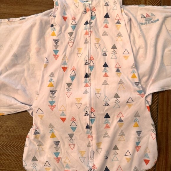 HALO Sleepsack 3-Way Adjustable Swaddle Neutral Triangles - Newborn - Picture 5 of 6